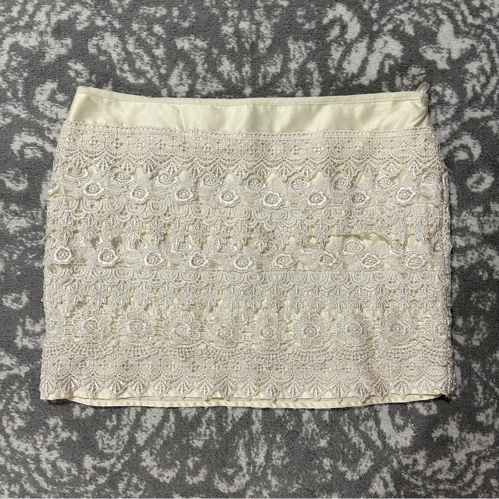 Sans Souci Ivory & Cream Lace Mini Skirt Size Large